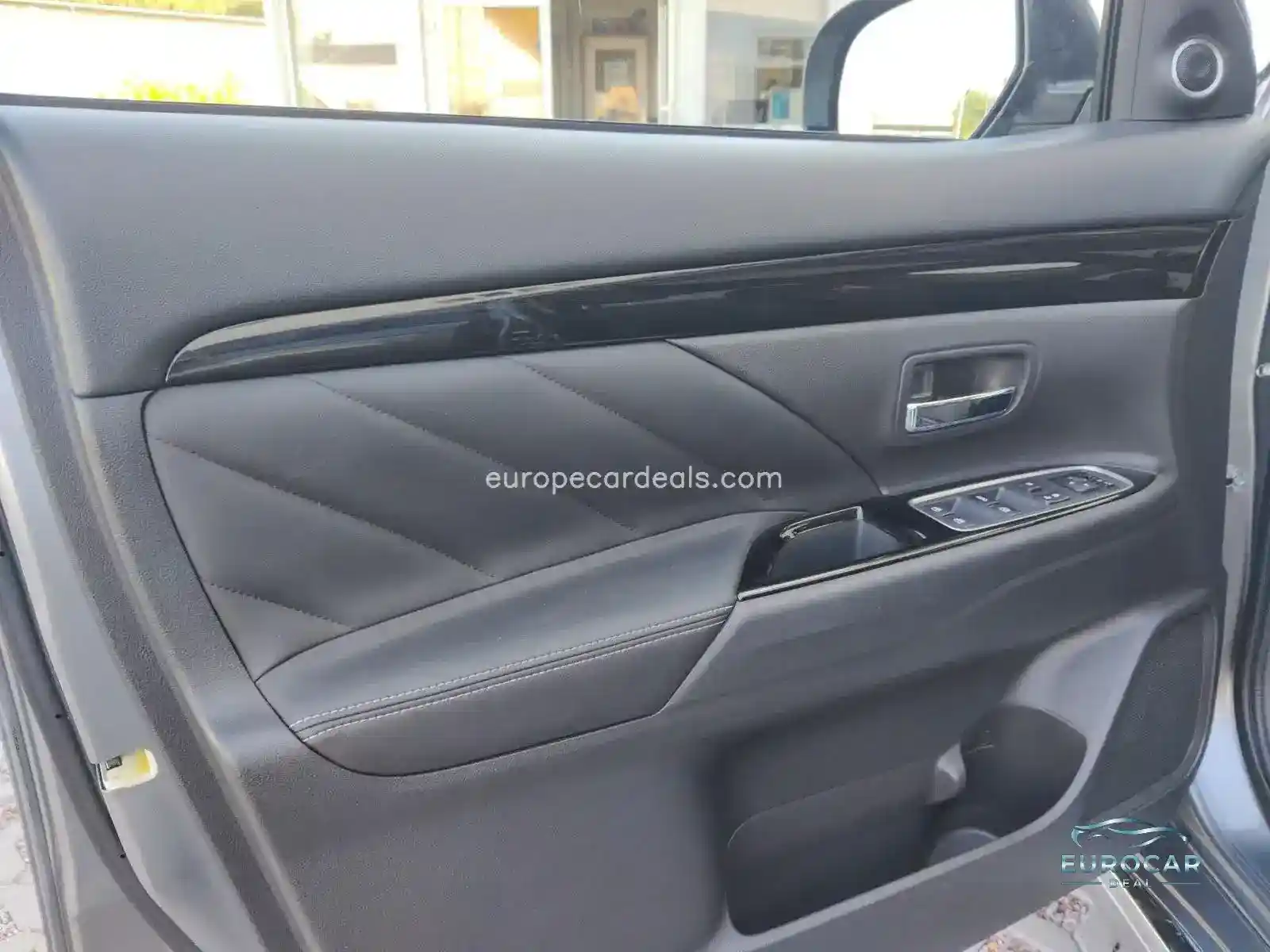Mitsubishi Plug-in Hybrid Outlander