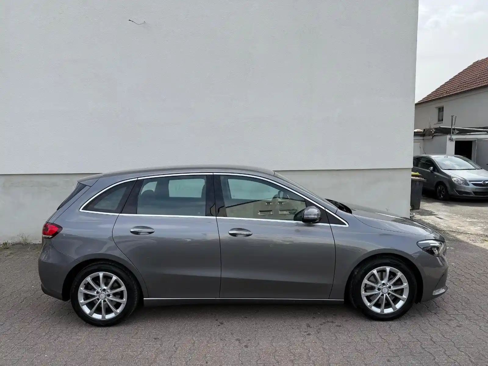 Mercedes-Benz B 220