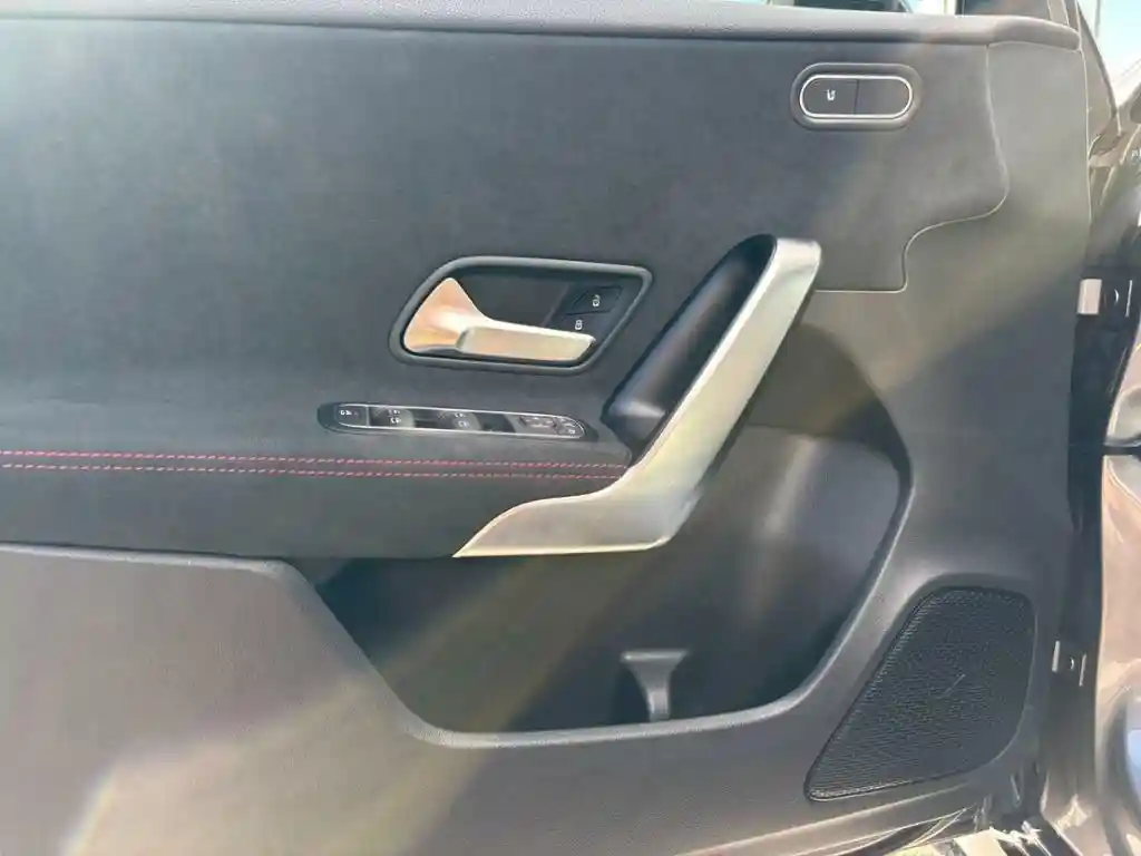 Mercedes-Benz A 220