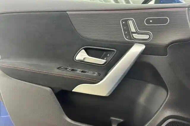 Mercedes-Benz A 220