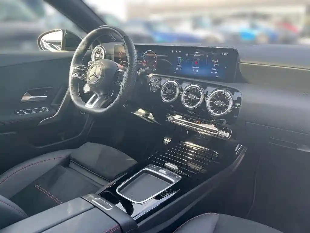 Mercedes-Benz A 35 AMG
