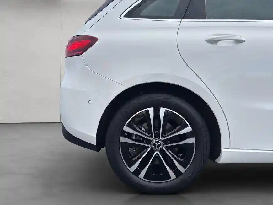 Mercedes-Benz B 200