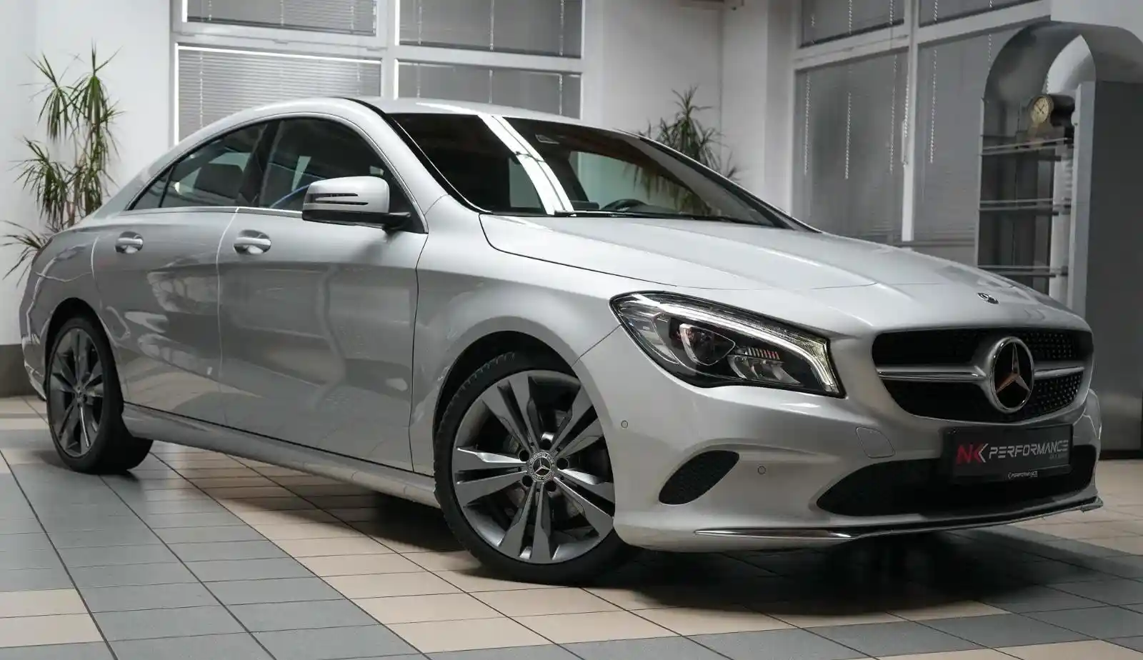 Mercedes-Benz CLA 200