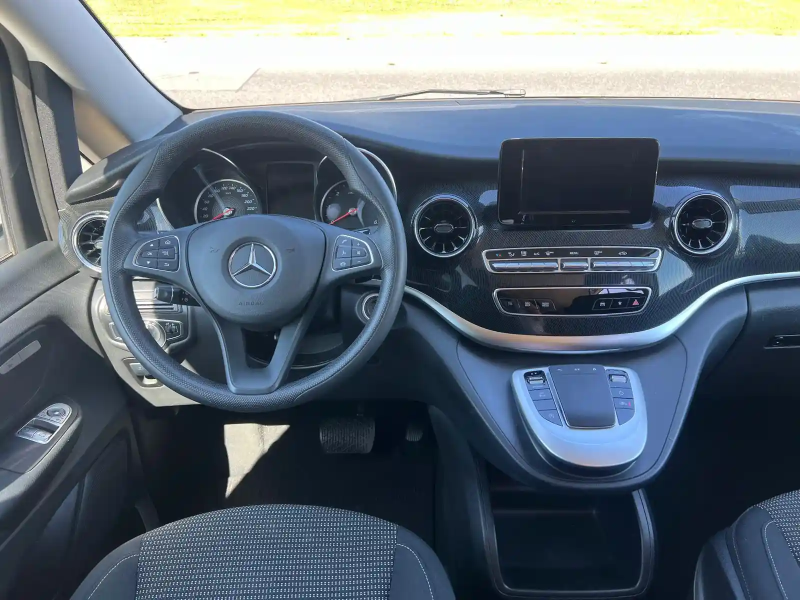 Mercedes-Benz V 220