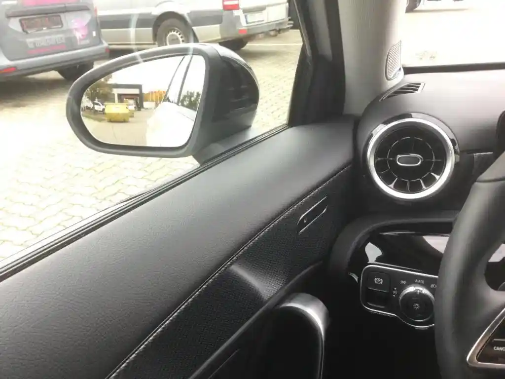 Mercedes-Benz A 220
