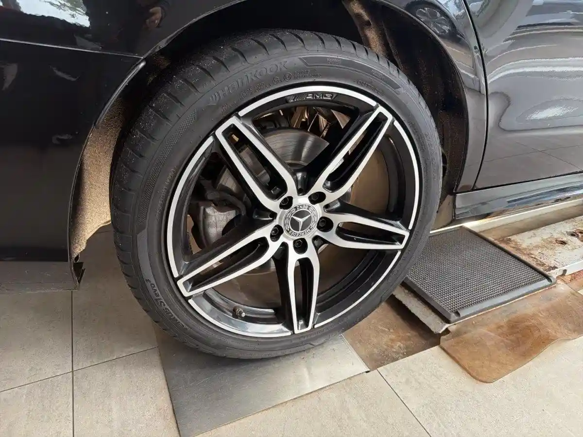 Mercedes-Benz E 400