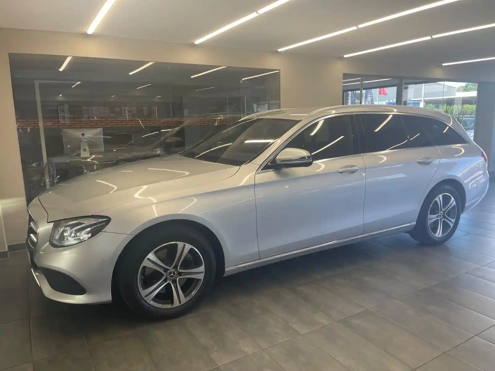 Mercedes-Benz E 220