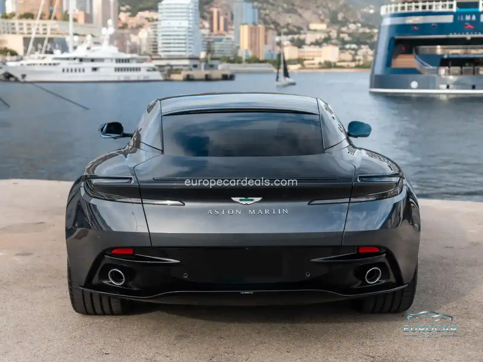 Aston Martin DB12