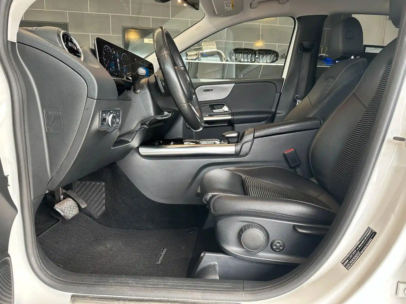 Mercedes-Benz B 220
