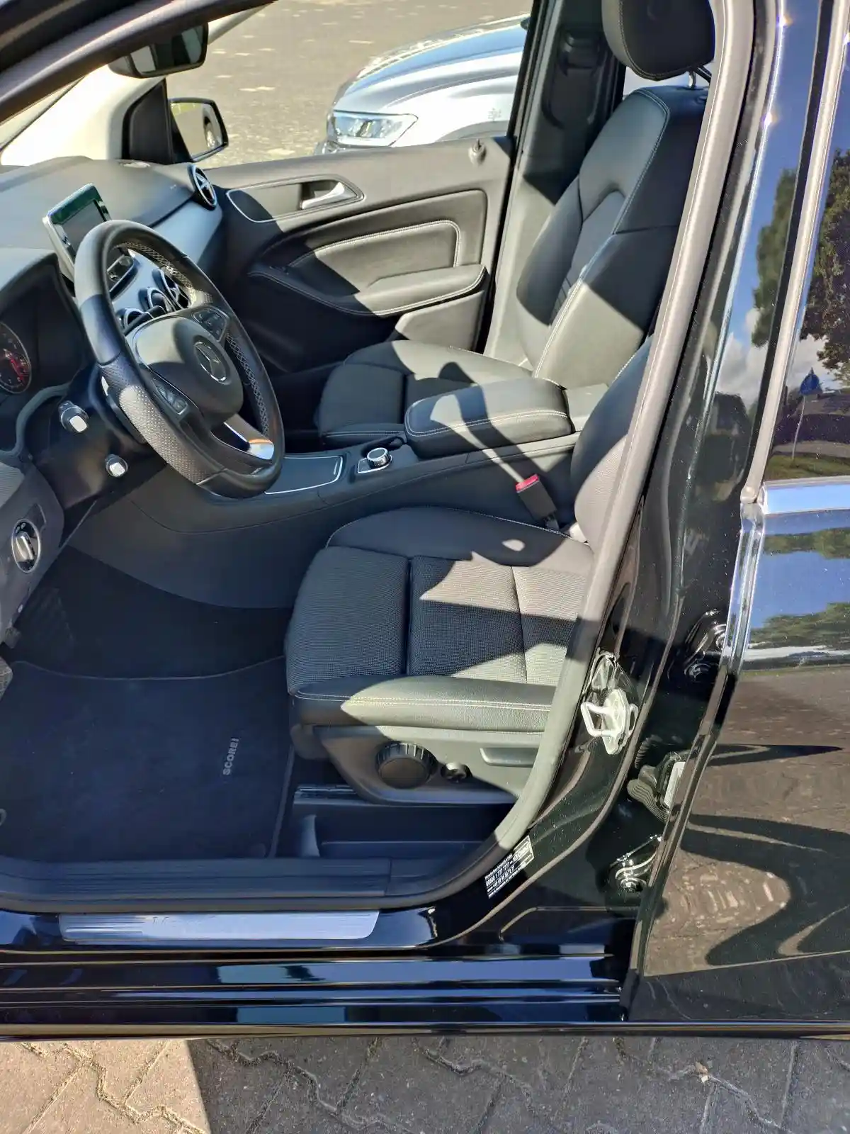 Mercedes-Benz B 200