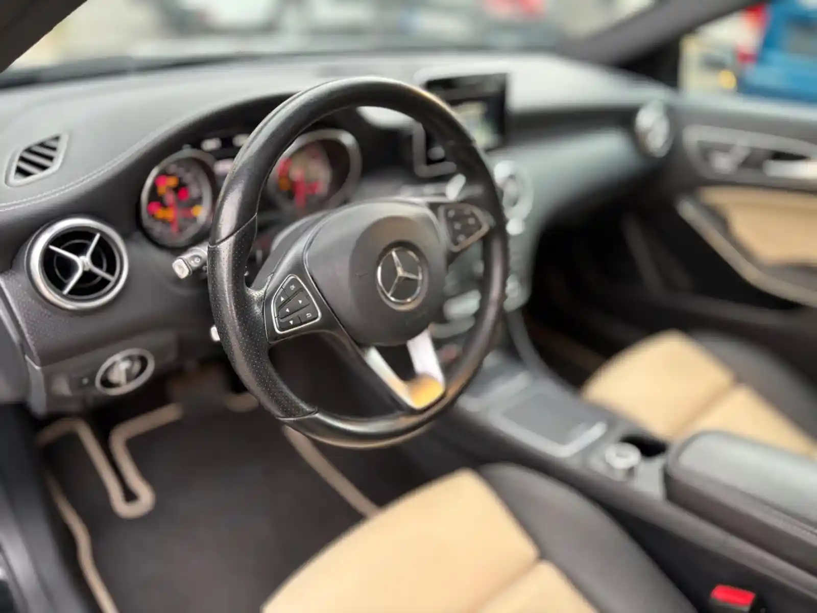 Mercedes-Benz A 220
