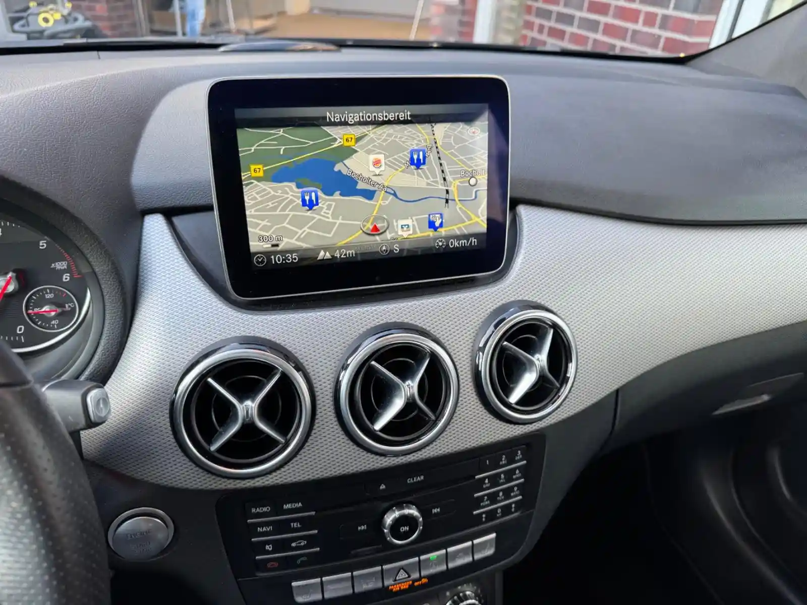 Mercedes-Benz B 220