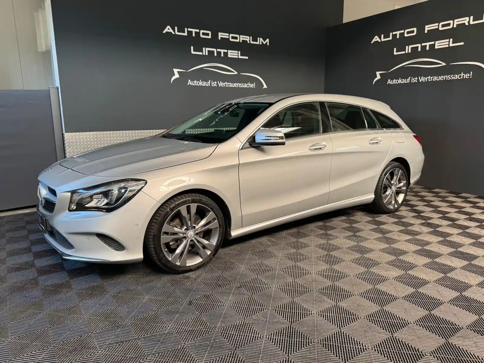 Mercedes-Benz CLA 180