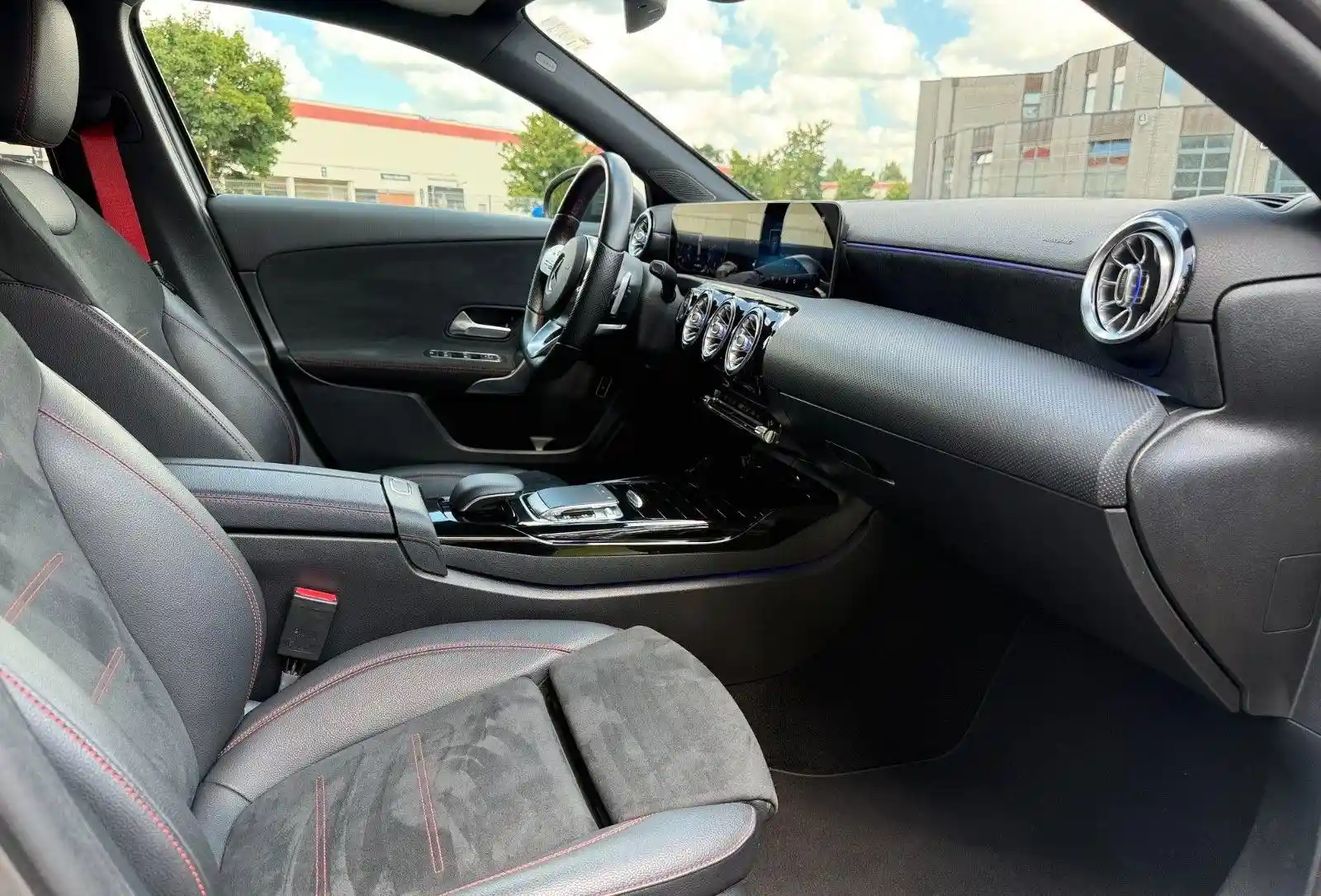 Mercedes-Benz A 35 AMG
