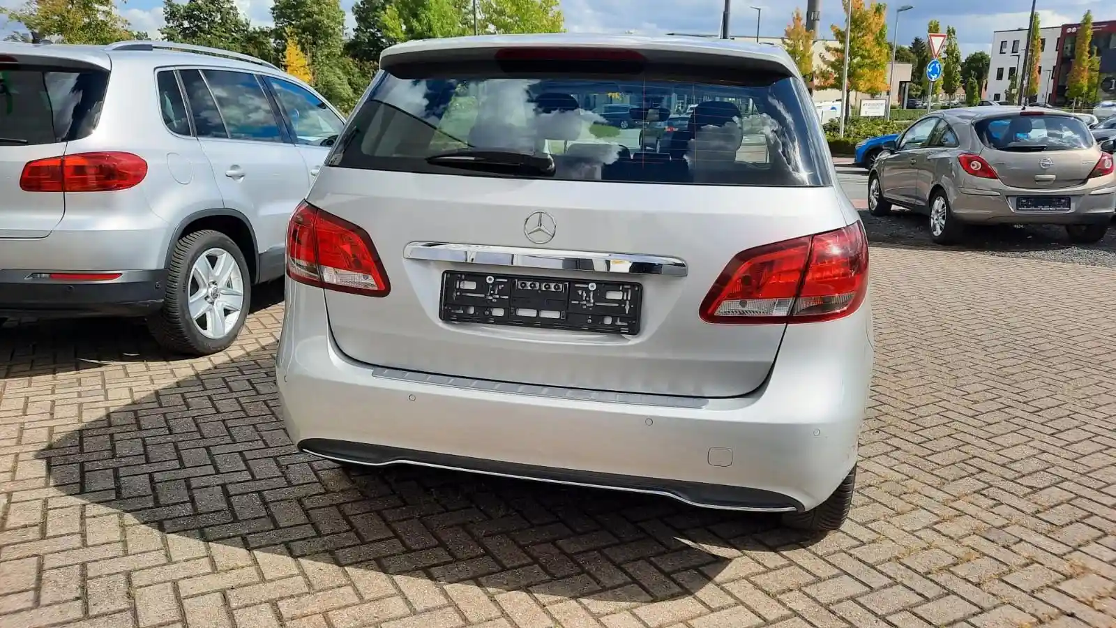 Mercedes-Benz B 180