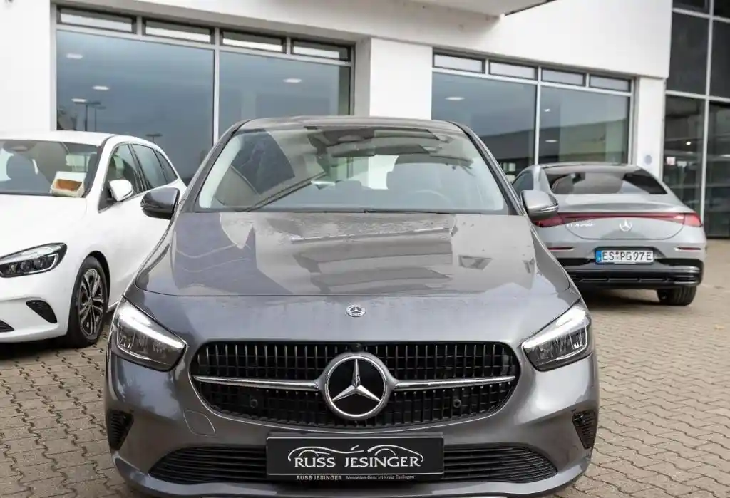 Mercedes-Benz B 180