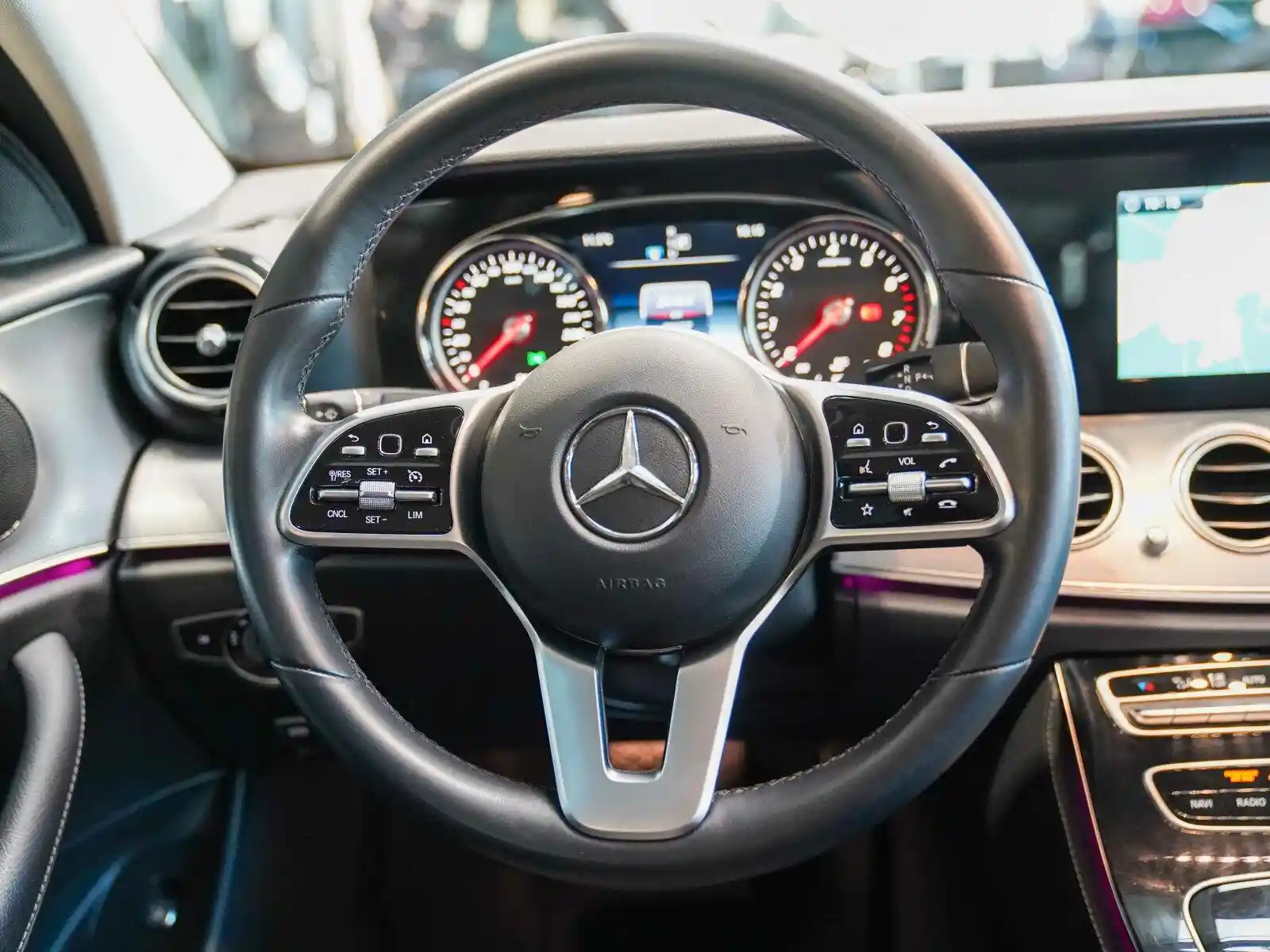 Mercedes-Benz E 200