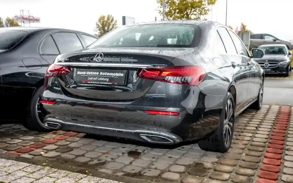 Mercedes-Benz E 300