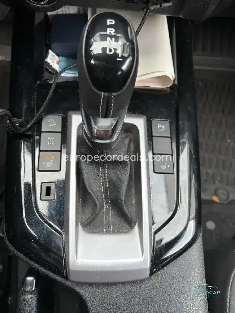 Double Cab 4WD V-CROSS A/T MODE-CAB Fahrw.