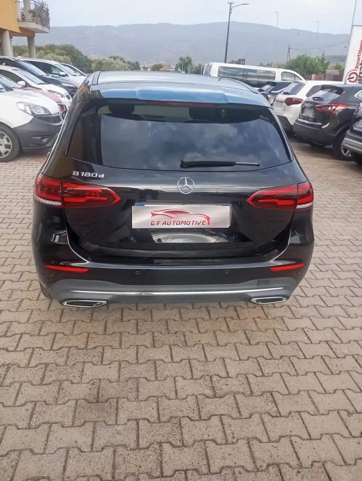 Mercedes-Benz B 180