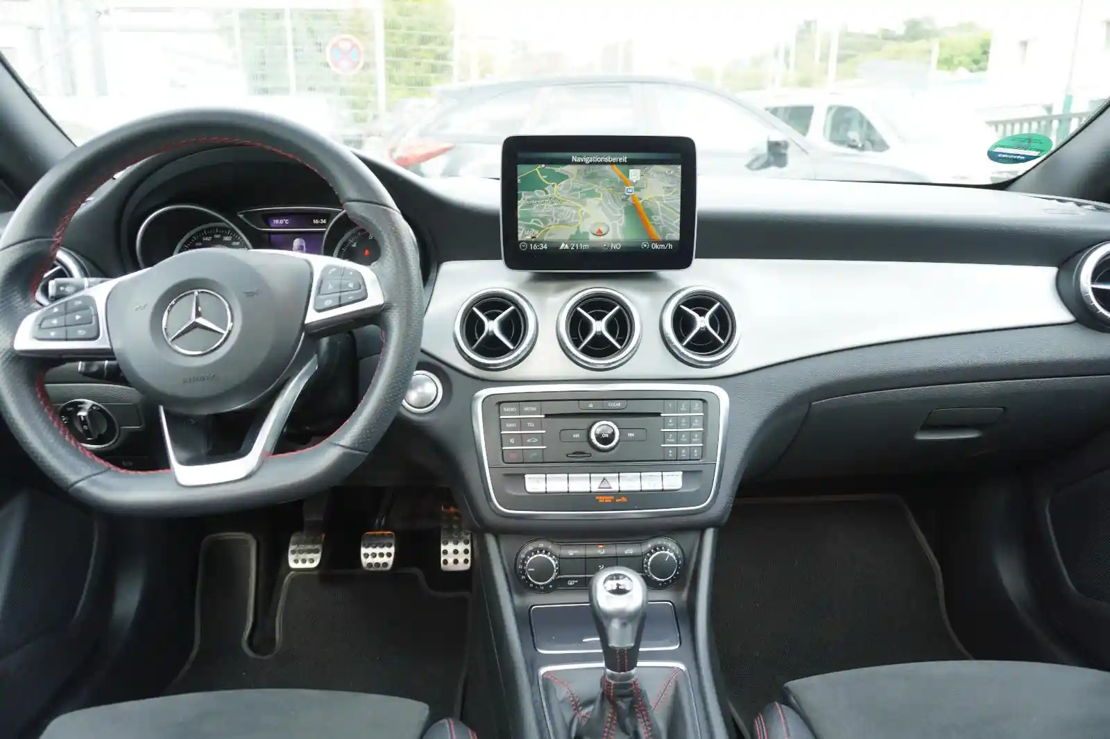 Mercedes-Benz CLA 180