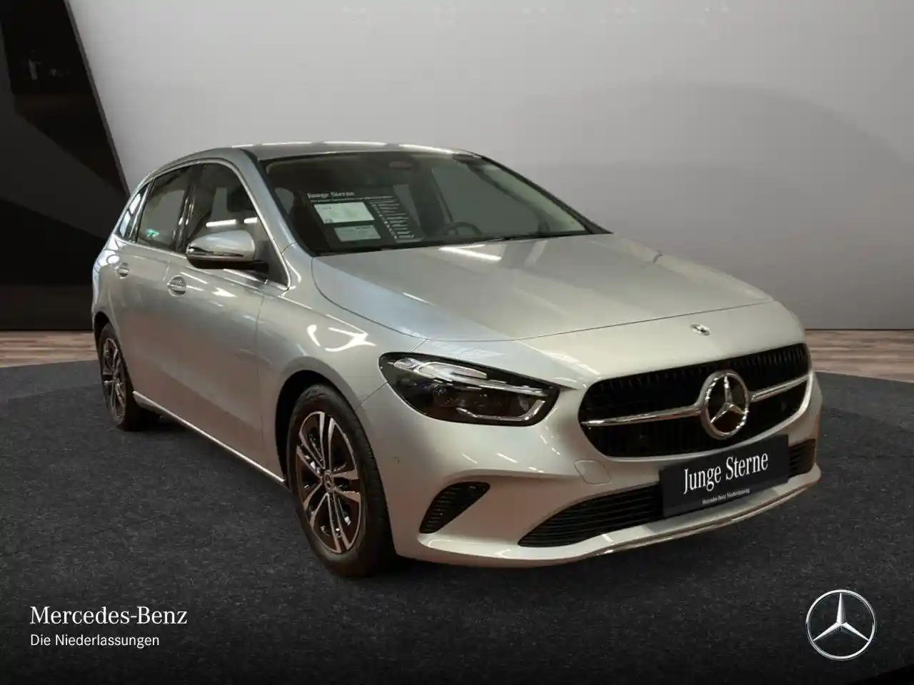 Mercedes-Benz B 180