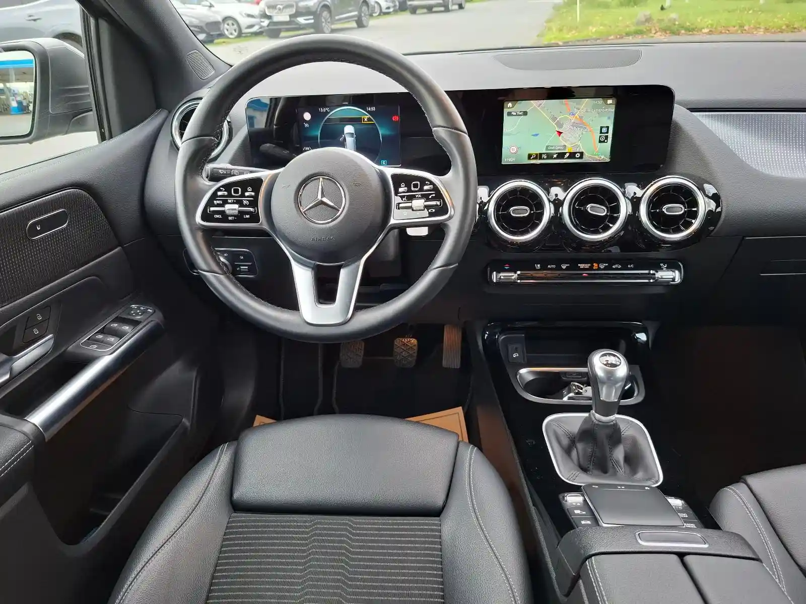 Mercedes-Benz B 180