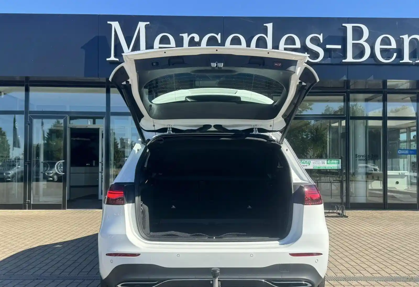 Mercedes-Benz B 180