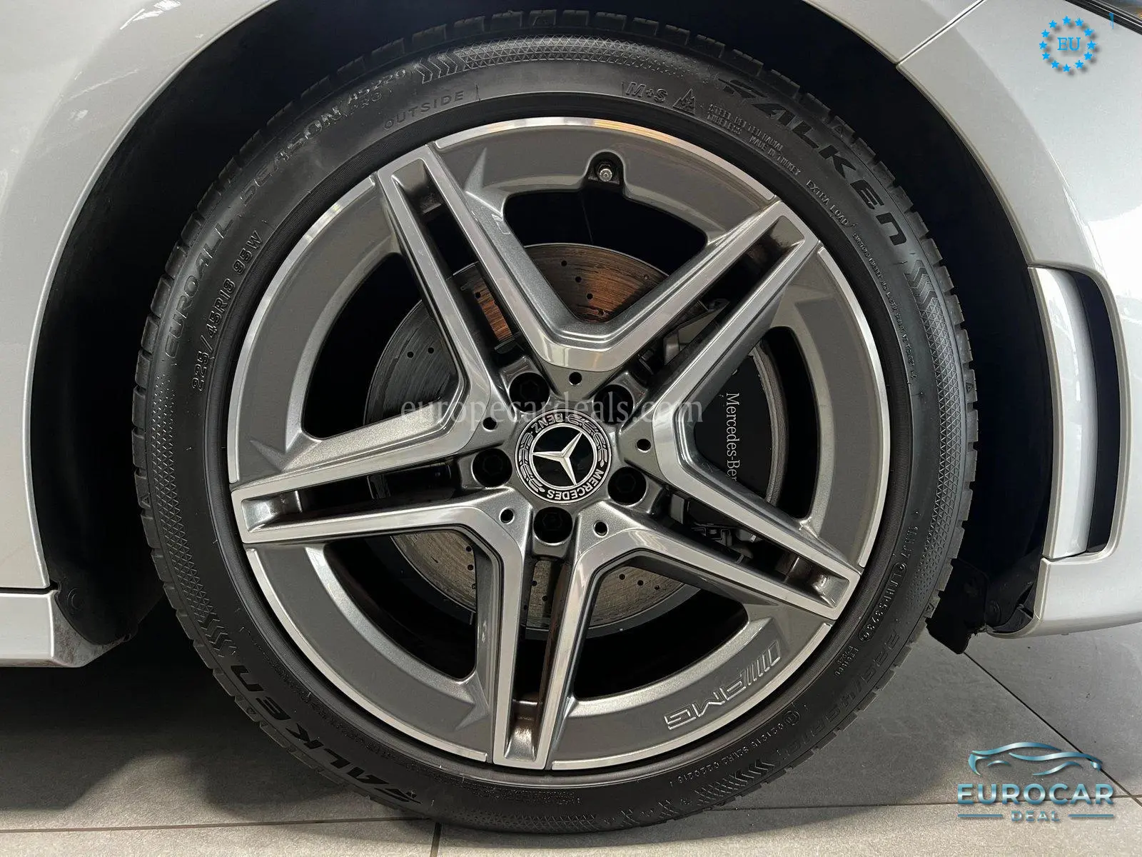 Mercedes-Benz A 220