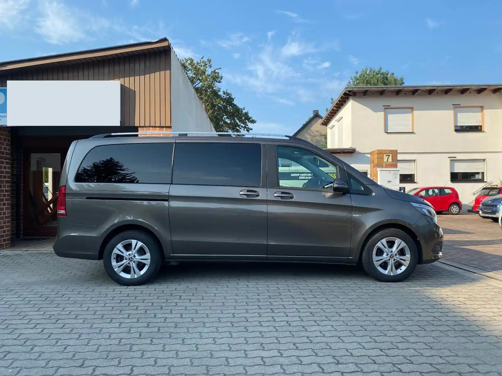 Mercedes-Benz V 220