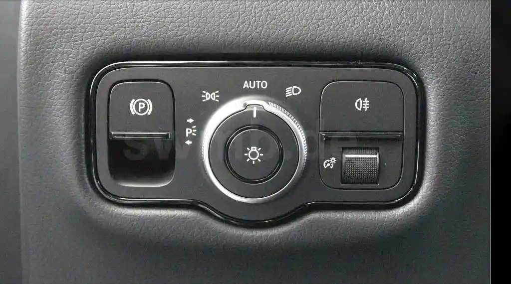 Mercedes-Benz V 220
