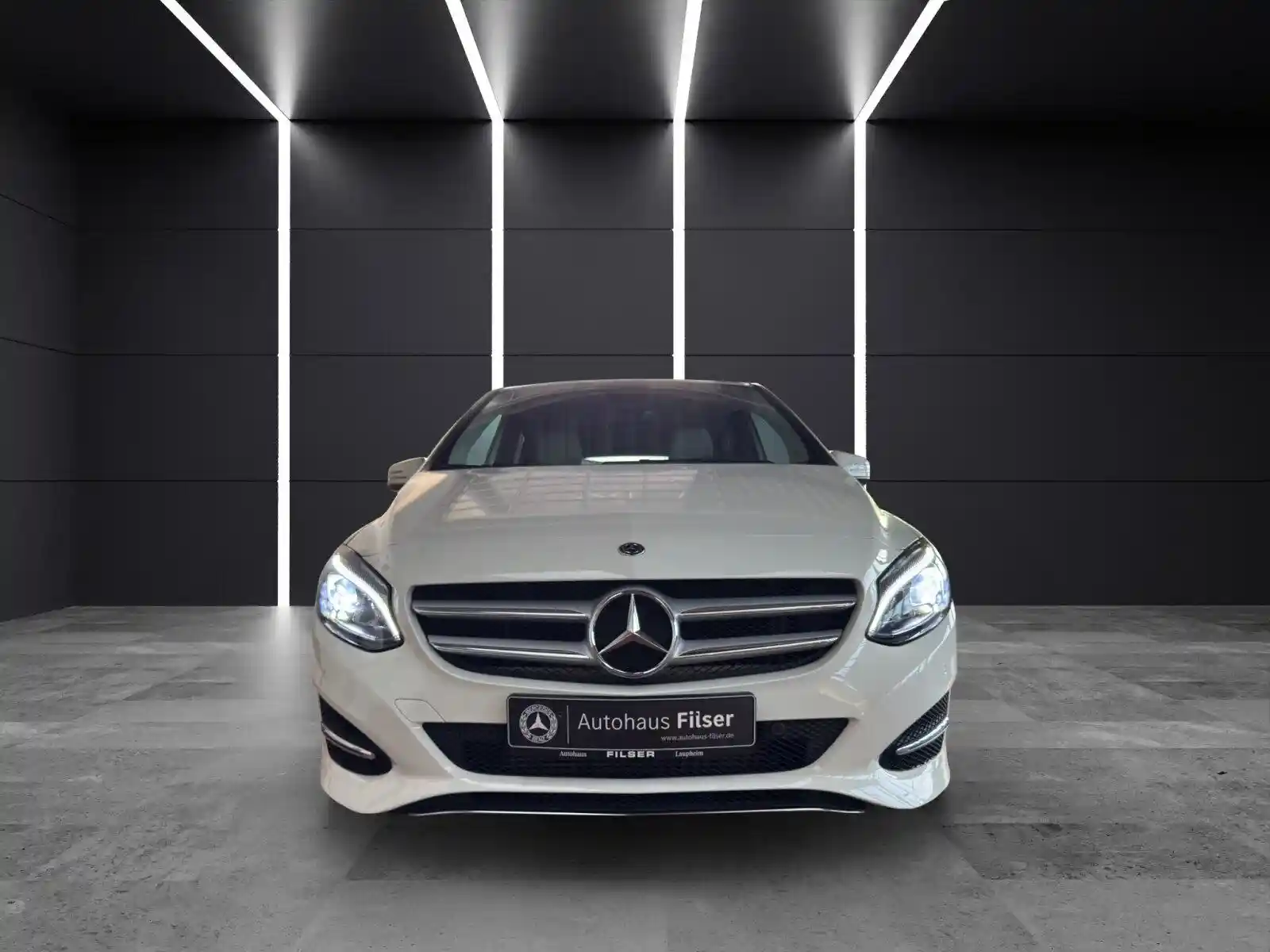 Mercedes-Benz B 180