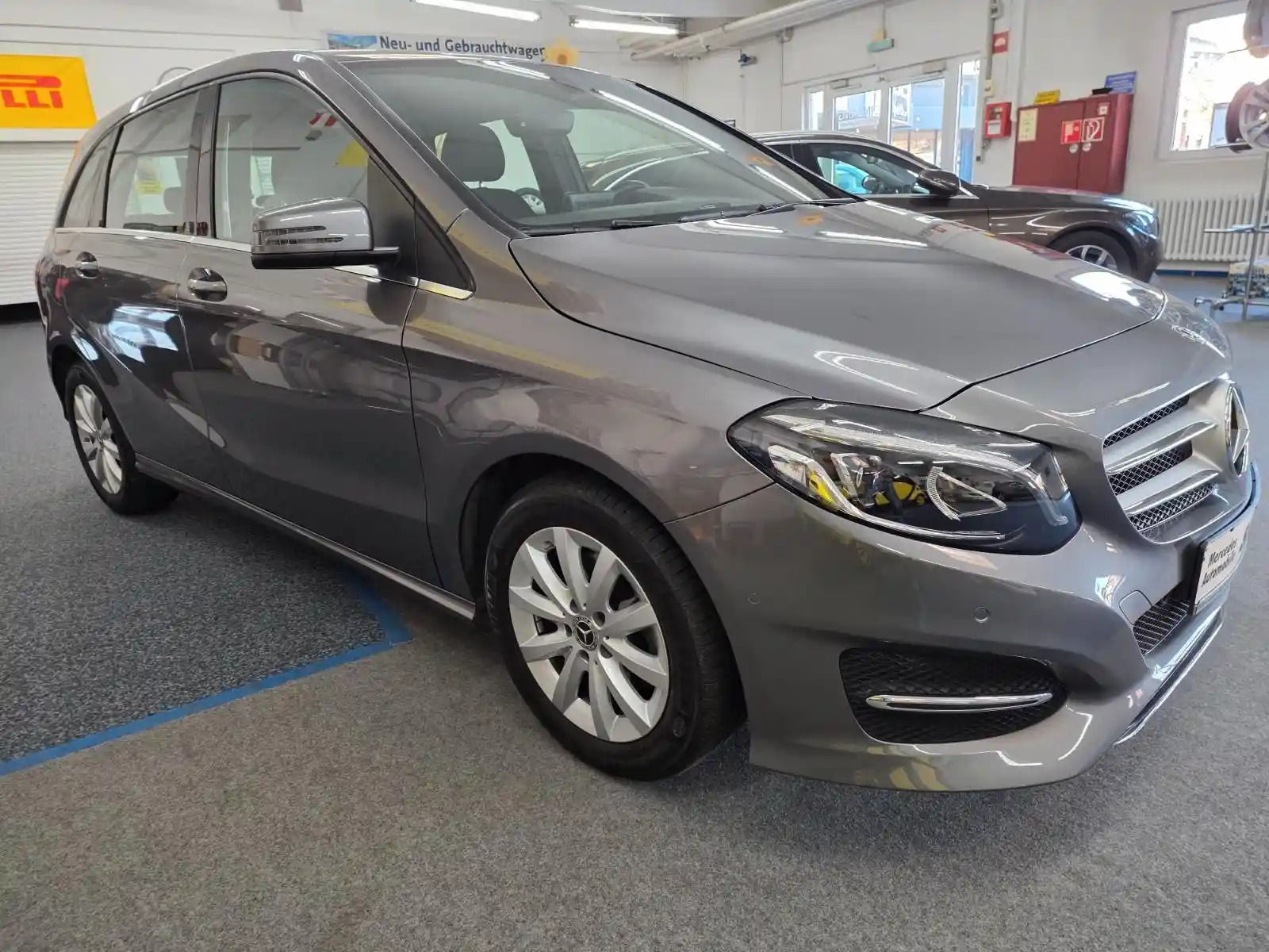 Mercedes-Benz B 180