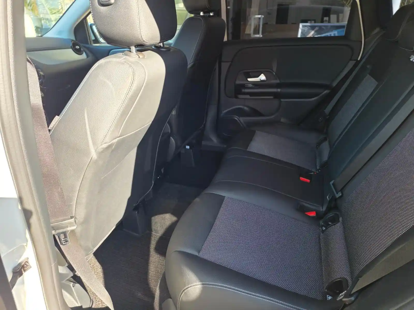 Mercedes-Benz B 180
