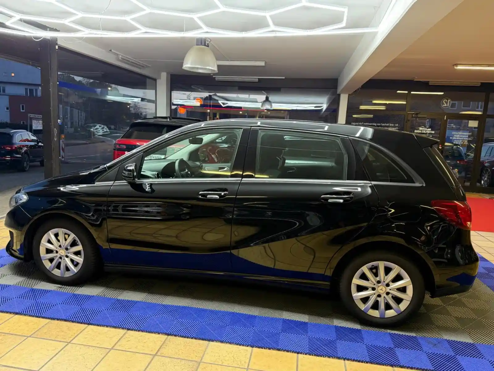 Mercedes-Benz B 200