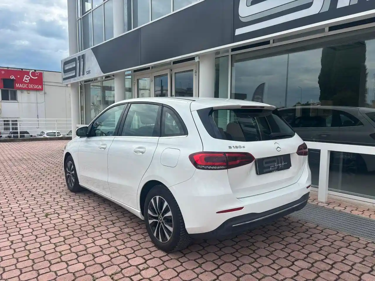 Mercedes-Benz B 180