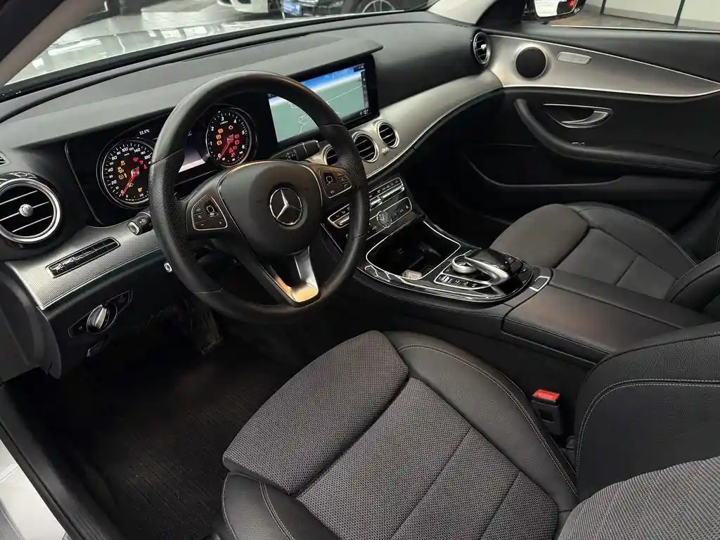 Mercedes-Benz E 220