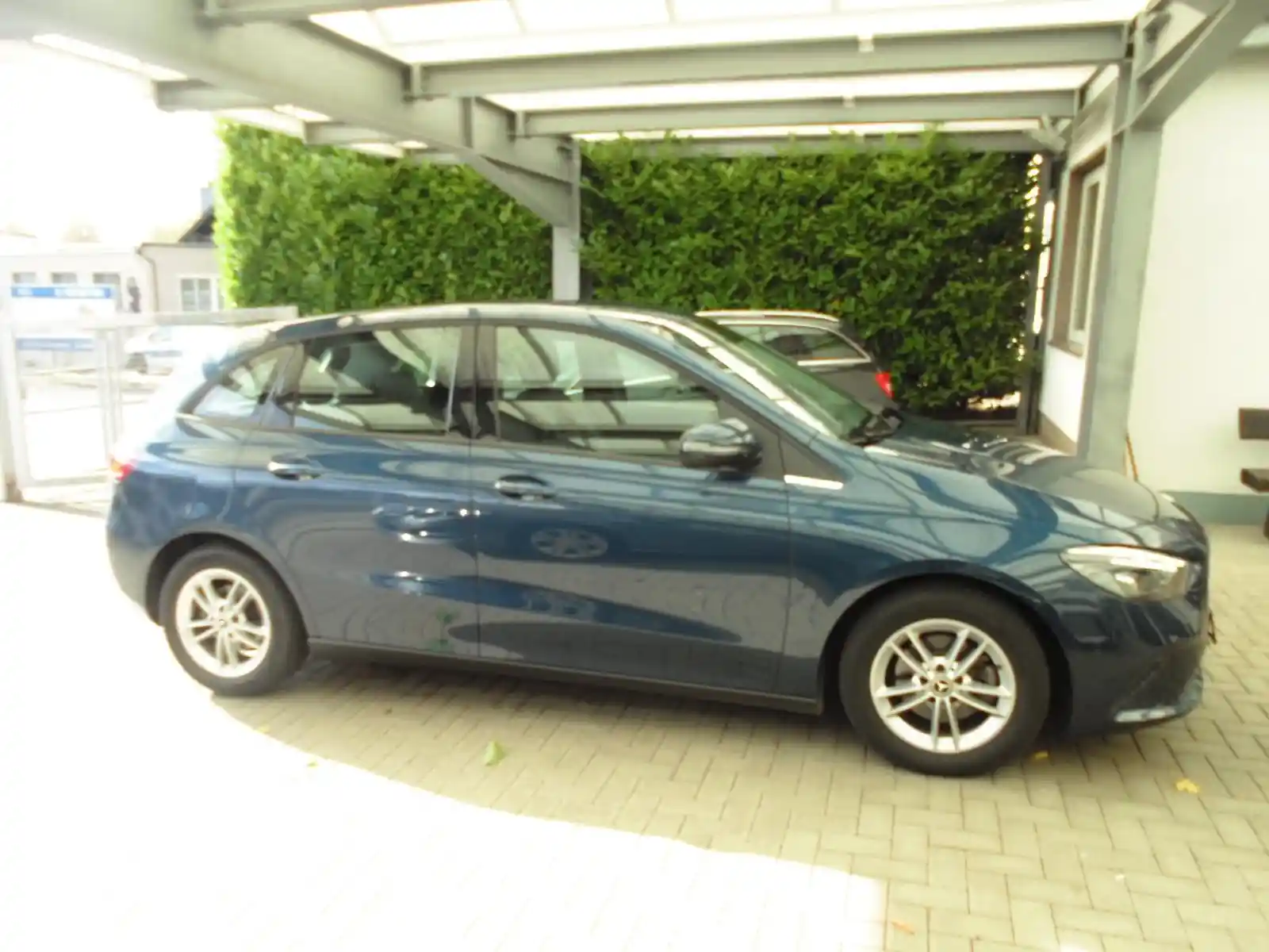 Mercedes-Benz B 180