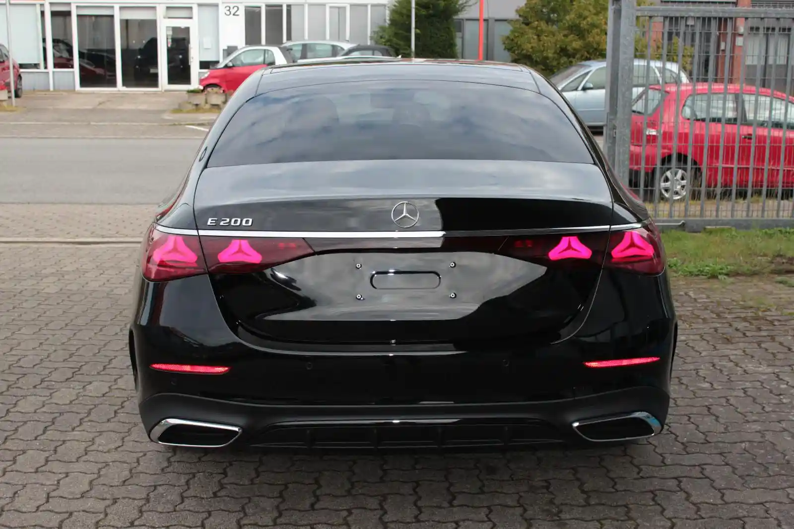 Mercedes-Benz E 200