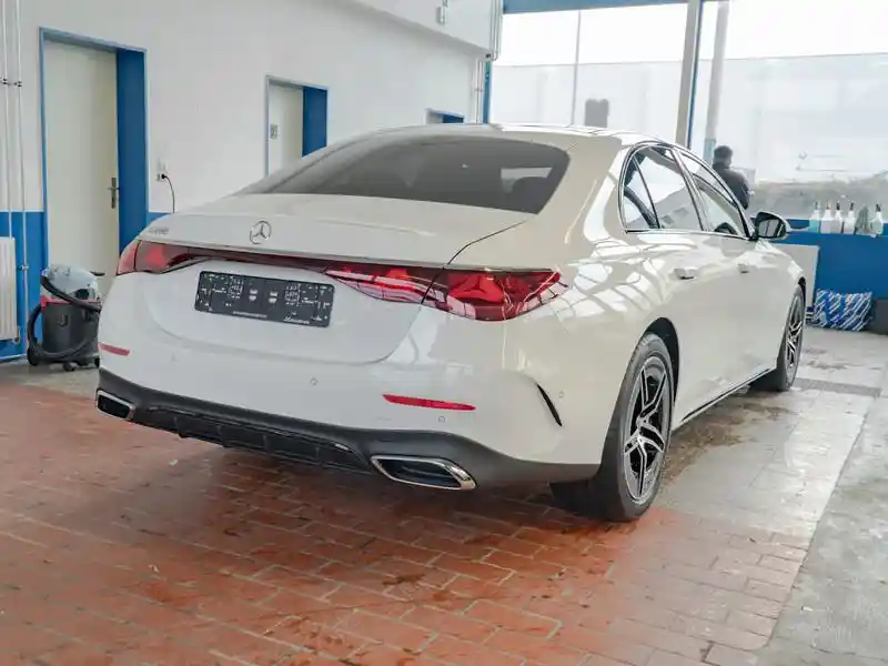 Mercedes-Benz E 200