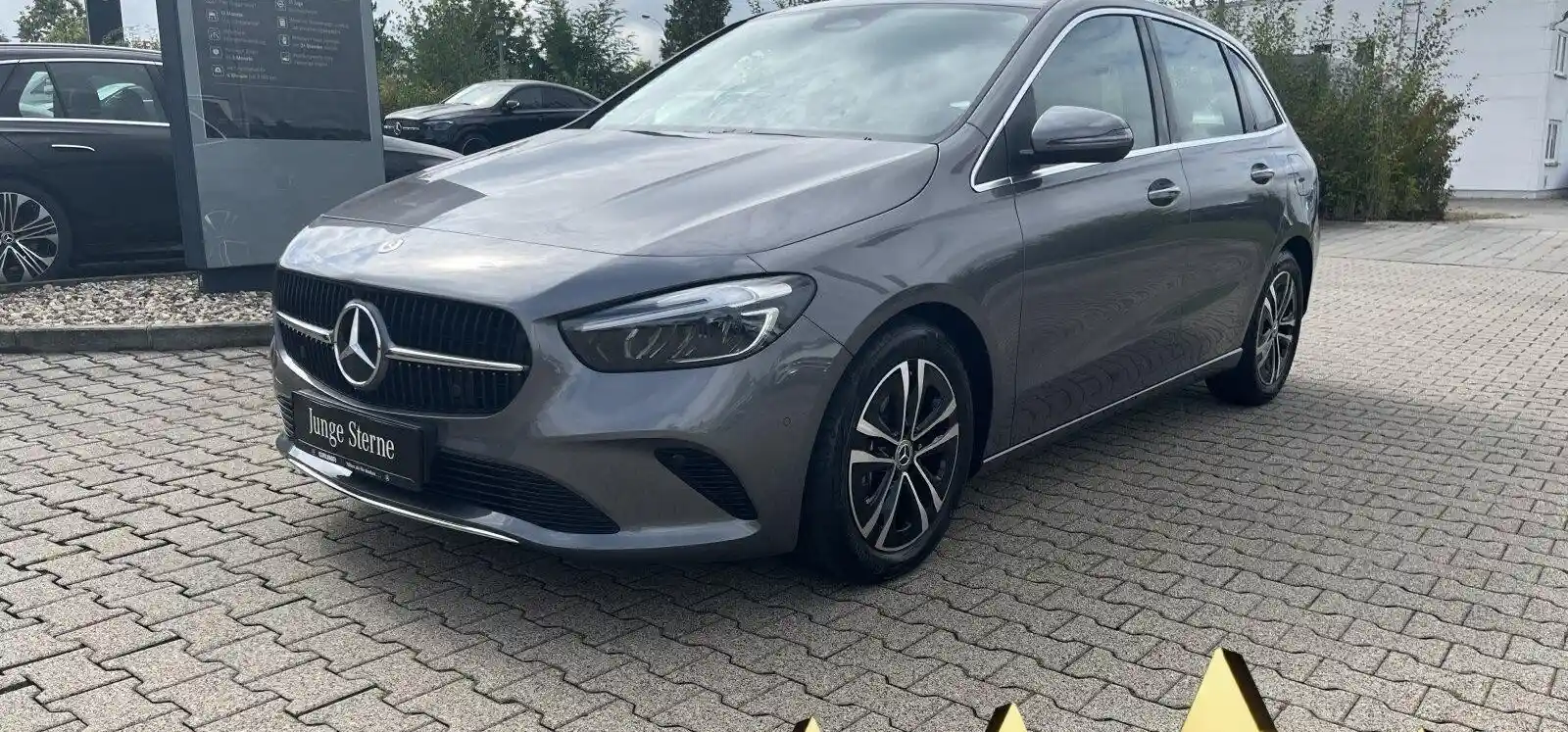 Mercedes-Benz B 180