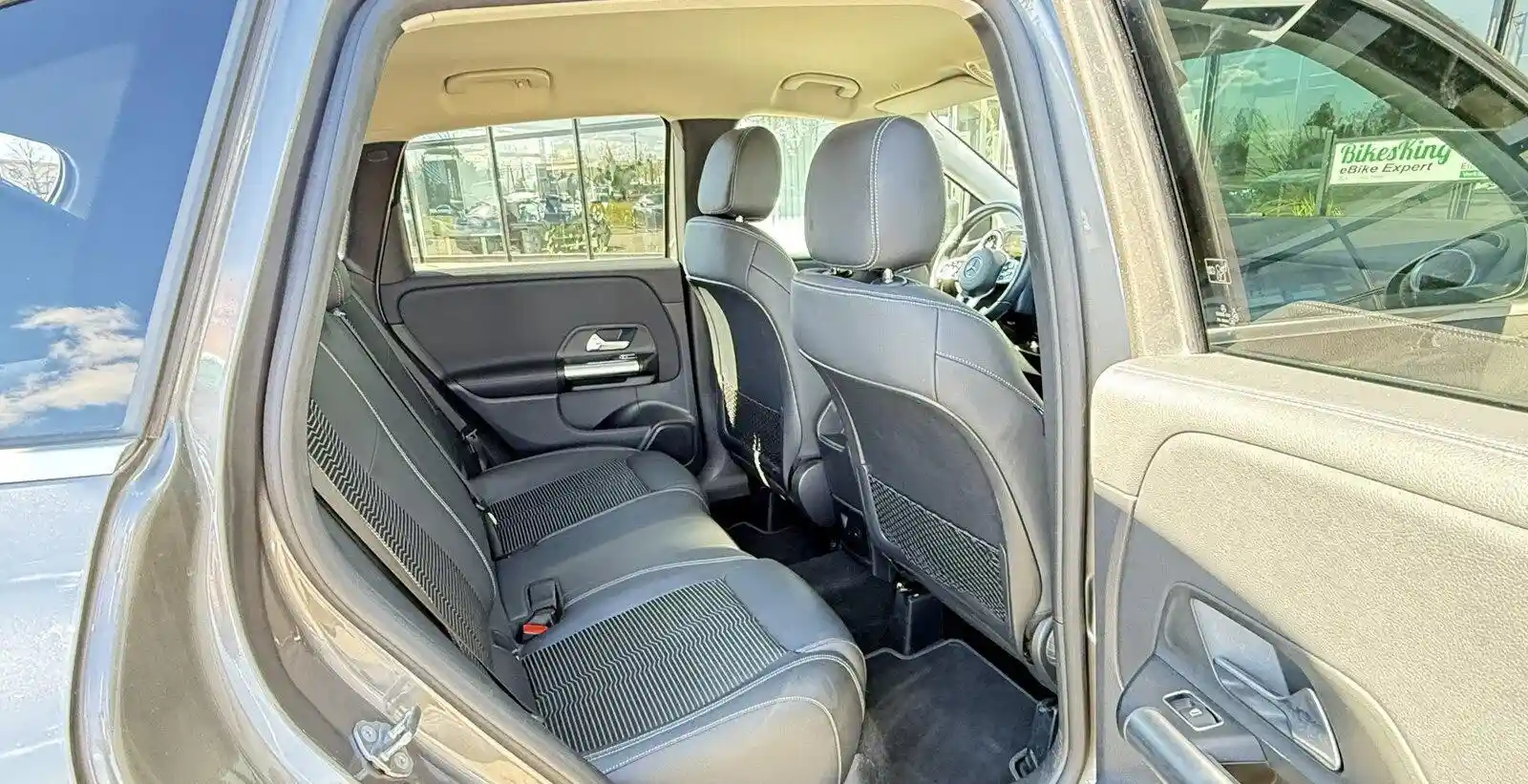 Mercedes-Benz B 180