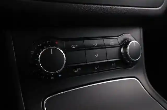 Mercedes-Benz B 220