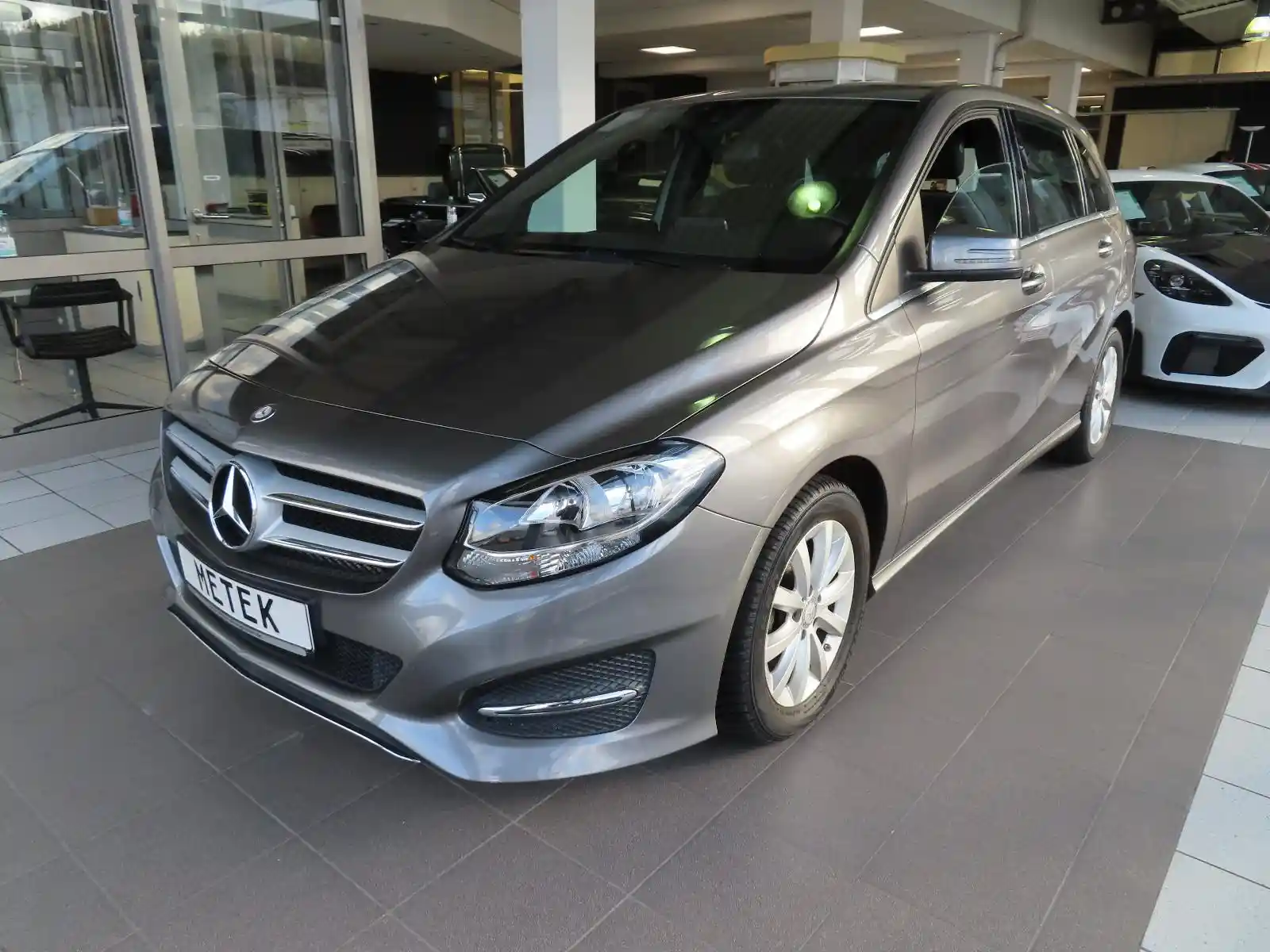 Mercedes-Benz B 180