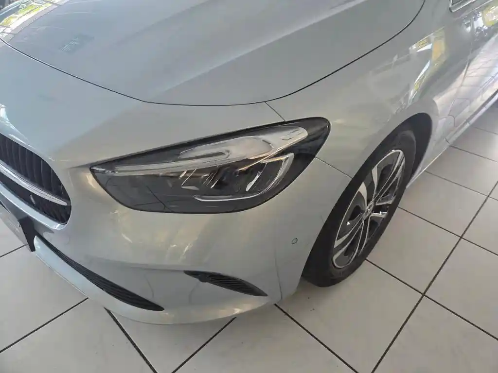 Mercedes-Benz B 200
