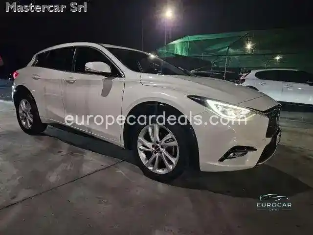 Infiniti Q30