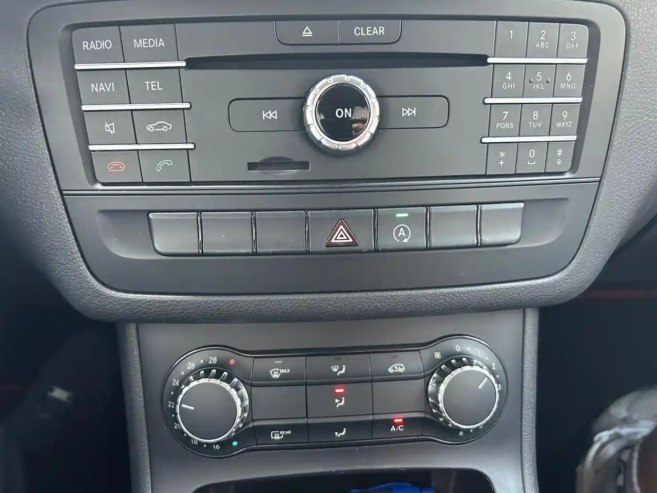 Mercedes-Benz B 180