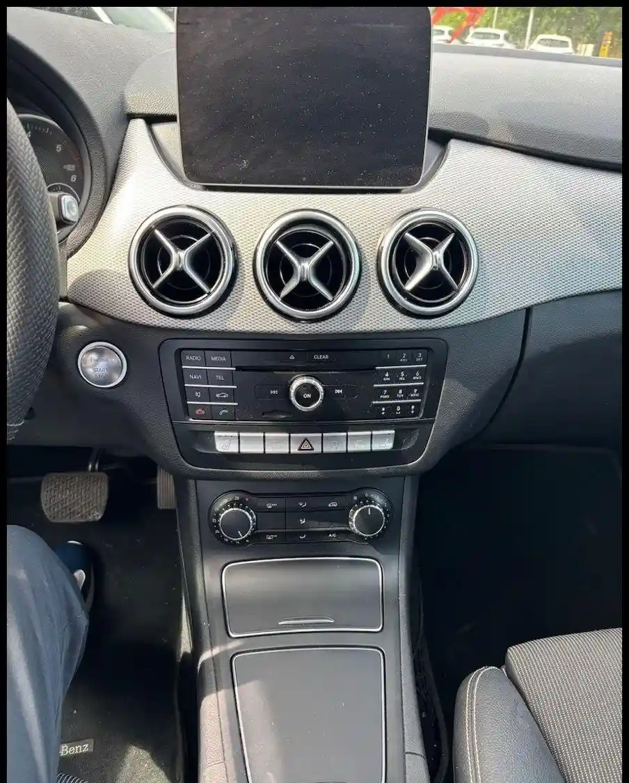 Mercedes-Benz B 200