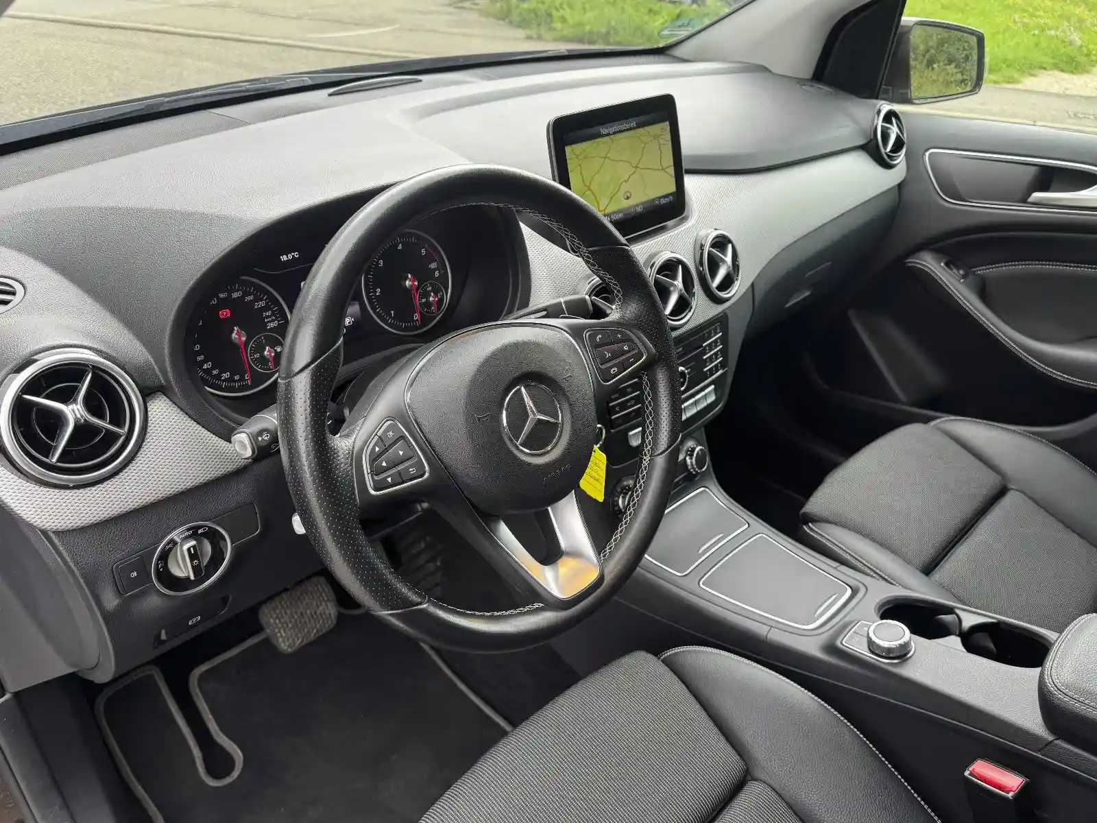 Mercedes-Benz B 200