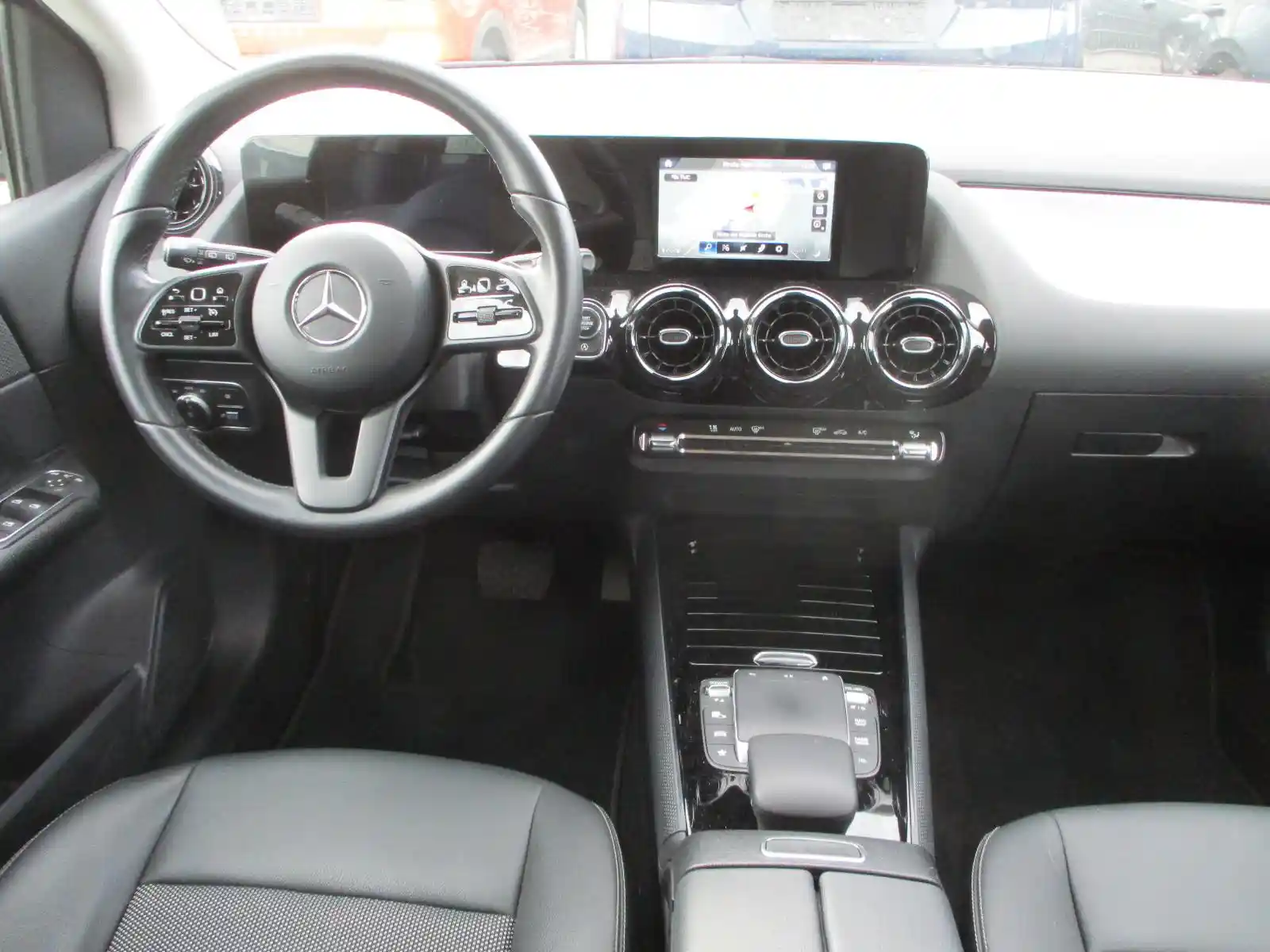 Mercedes-Benz B 180
